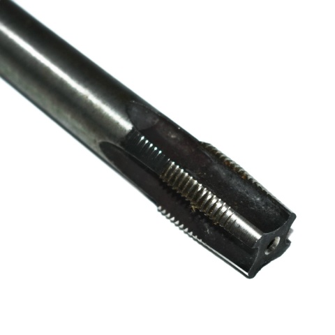 Gwintownik maszynowy M20x1,50 długi. HSS. Gwintowanie drobnozwojne. Gwintownik maszynowy M20x1,50 długi. HSS. Gwintowanie drobnozwojne.