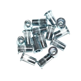 Nitonakrętka walcowa stalowa M6x18,5 mm. 20 szt. Zakres mocowania 3-5,5 mm.