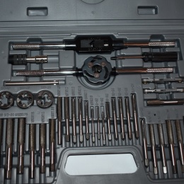 Zestaw gwintowników i narzynek 60 el. metryczne + UNC walizka