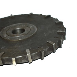 Frez tarczowy trzystronny 200x20x27/50 mm. HSS.