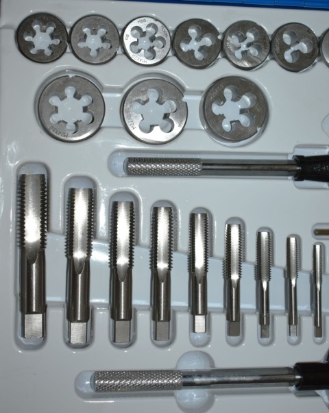 Zestaw narzynek i gwintowników M6-M24 HSS w walizce metalowej - 45 szt.